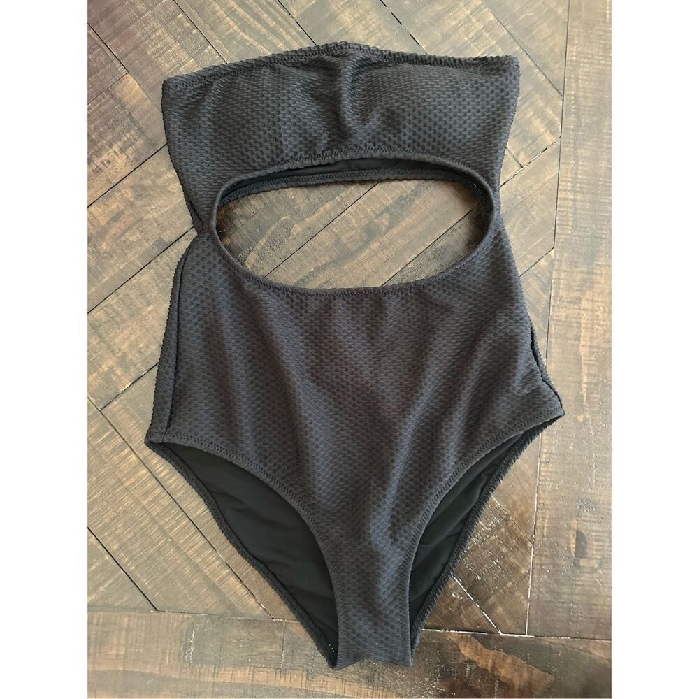 🌸 Aerie Black Textured Cut Out One Piece Strapless Swimsuit Size XS New